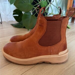 Sorel Women's Hi-Line Chelsea Boots